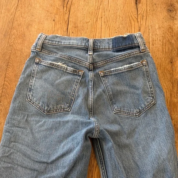 Abercrombie & Fitch Light Wash Raw Hem The '90s Relaxed Jean High Rise Size 4 - Picture 7 of 7